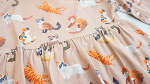 Kleid aus Bio-Jersey Cats